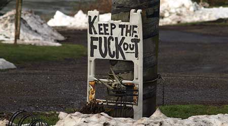 Tensions run high in Warrendale as property owners struggle to block visitors from trespassing to reach Columbia River beaches
