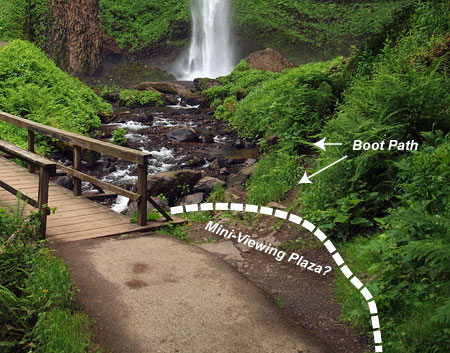 This mud patch at the east approach to the lower footbridge would make a perfect mini-plaza for visitors to spend time taking in the view