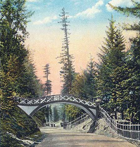The old footbridge over the highway was located just east of Latourell Creek