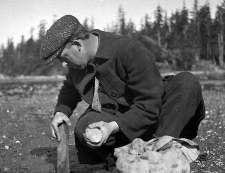 Alva Day clamming in Ketchikan - 1917 (Source: Hood River History)