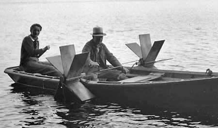 A two man paddleboat? (Source: Hood River History)