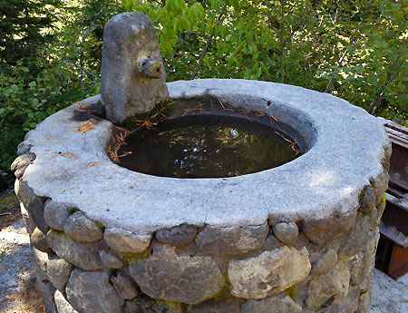 The bowl and rim of the fountain were restored at some point in the more recent past