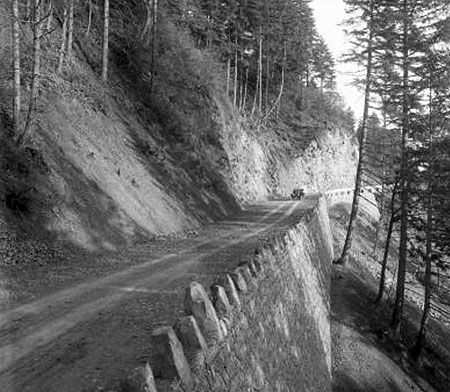Basalt blocks serve as a tall curb on several sections of highway to mark the edge of the roadway
