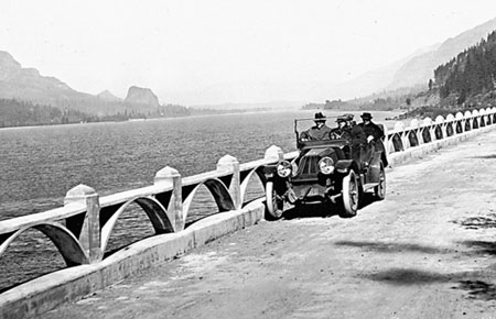 Capped arch design on the East Multnomah viaduct (Beacon Rock in the background)