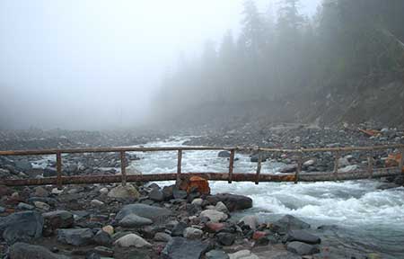 Wonderland Trail bridge across the Nisqually River in Mount Rainier National Park (Wikimedia) 