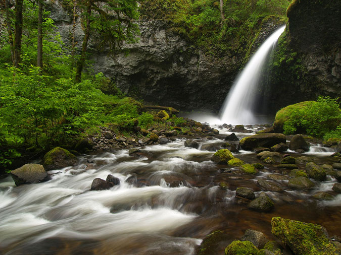 01middleoneontafalls.jpg